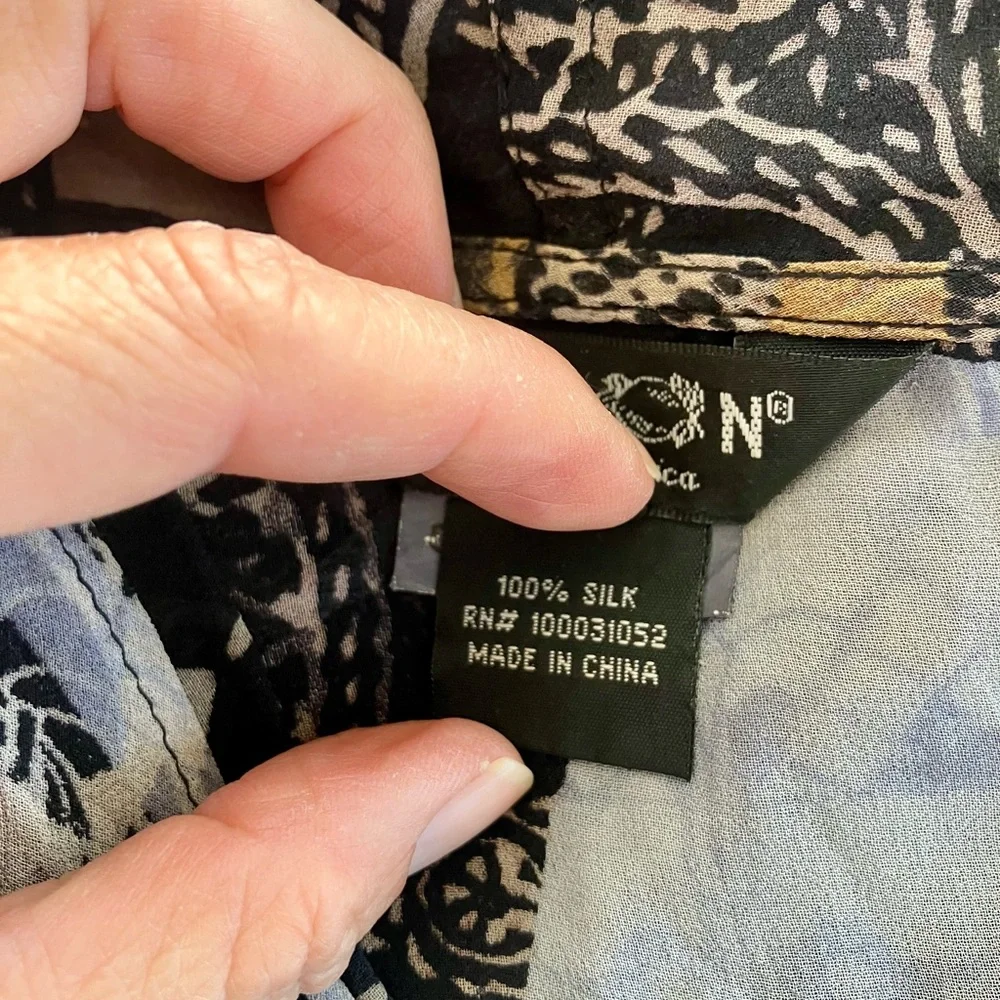 Citron Pure Silk Black and Gold Patterned Kimono Jacket - Picture 4 of 6